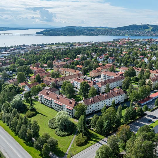 Balco AB har levererat 174 nya inglasade balkonger till Brf Rödstjärten i Östersund.