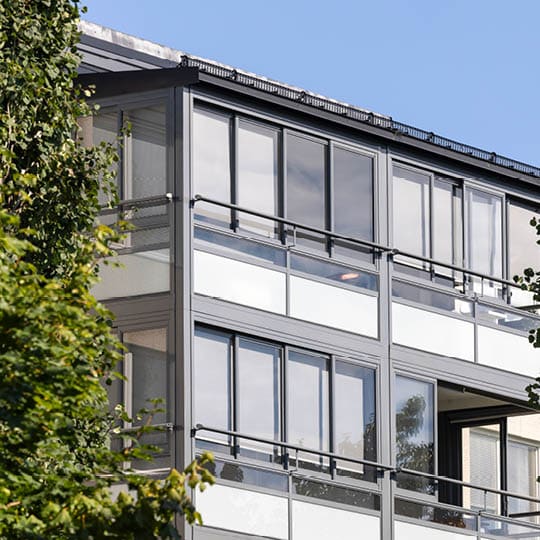 Brf Ställaren i Sundsvall har fått 197 nya inglasade balkonger från Balco AB.