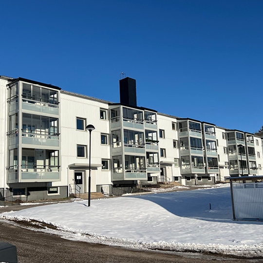 Inglasade balkonger i Sundsvall från Balco AB. Du kan njuta av en balkong från Balco, året runt, även på vintern.