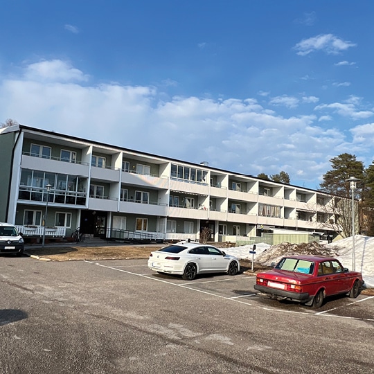 Brf Kalixhus nr 4 i Kalix innan renoveringen av balkongerna med Balco.